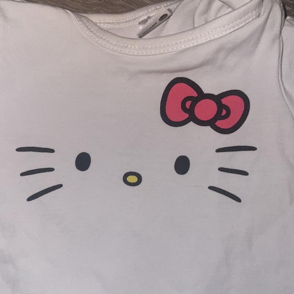 ✨3/$10 ✨ Hello Kitty Onesie - Picture 4 of 4